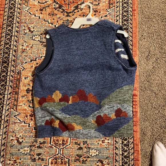 Knit Women’s Medium Sweater Vest - Picture 2 of 3